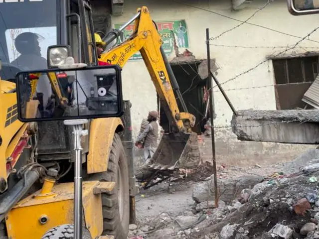 హల్ద్వానిలో మదర్సా కూల్చివేత, ఉద్రిక్తత పరిస్థితులు