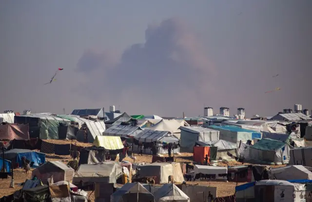 مخيم للنازحين الفلسطينيين في مدينة رفح القريبة من الحدود المصرية