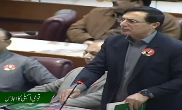 بیرسٹر گوہر علی خان نے مطالبہ کیا کہ سپیکر کا انتخاب ملتوی کیا جائے کیونکہ ایوان ابھی نامکمل ہے