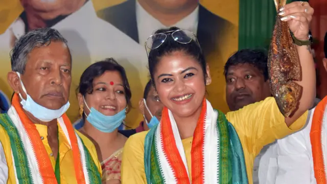 सयानी घोष टीएमसी यूथ विंग की प्रेसिडेंट भी रही हैं.