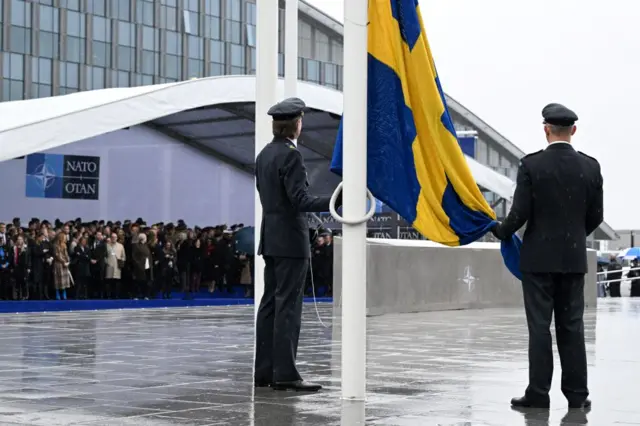 Поднятие флага