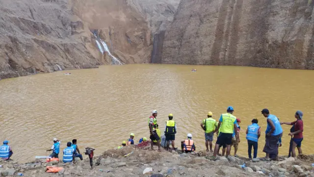 ဖားကန့်မှာ မြေစာပုံပြိုမှုတွေ မကြာမကြာဖြစ်လေ့ရှိပြီး ၂၀၂၃ ခုနှစ်၊ သြဂုတ်လတုန်းက ဖြစ်ပွားခဲ့တဲ့မြေပြိုမှုမှာ လူ ၃၀ ကျော် သေဆုံးခဲ့ပါတယ် (ပုံဟောင်း)