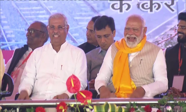 नरेंद्र मोदी