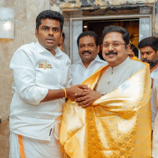டிடிவி தினகரன் குக்கர் சின்னம்