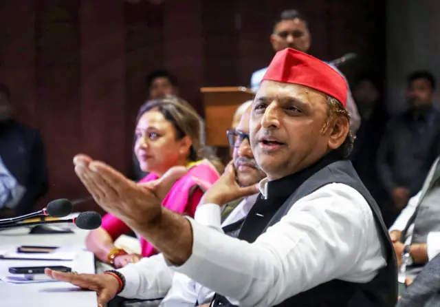 अखिलेश यादव