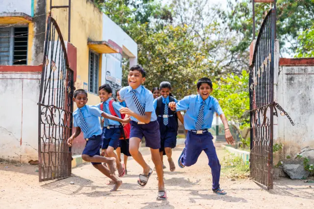 தமிழ்நாட்டில் 1 முதல் 9-ம் வகுப்பு வரையிலான மாணவர்களுக்கு ஏப். 13 முதல் கோடை விடுமுறை