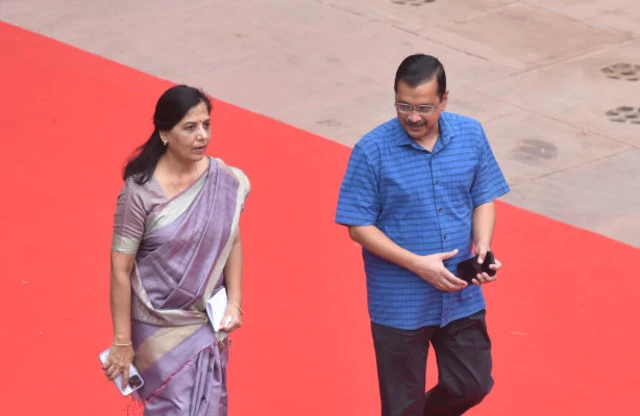 दिल्ली के मुख्यमंत्री अरविंद केजरीवाल की पत्नी सुनीता केजरीवाल