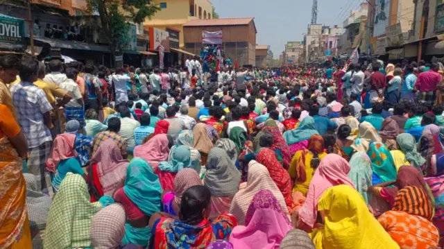 தென்காசி: வேன் டிரைவரை தாக்கிய மூன்று காவலர்கள் பணியிடை நீக்கம்