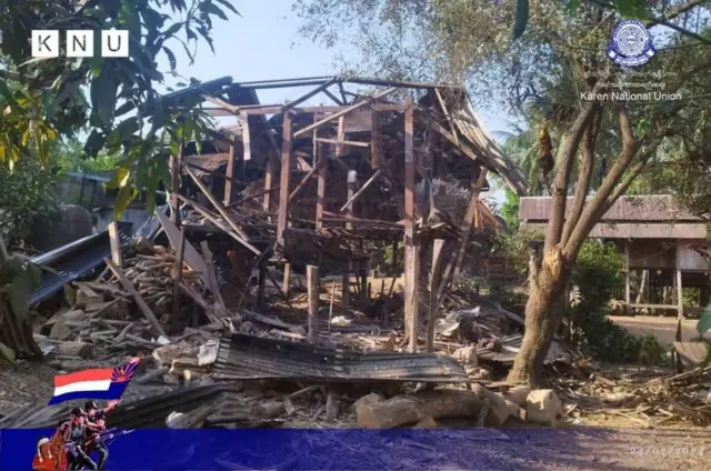 လေကြောင်းပစ်ခတ်မှုကြောင့် ပျက်စီးသွားတဲ့ နေအိမ်တစ်လုံး