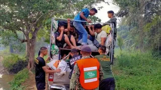 မတ်လ ၂၅ရက်နေ့က ဆန်ချလာဘူရီမှာ ဖမ်းဆီးခံရတဲ့ မြန်မာနိုင်ငံသားတွေ