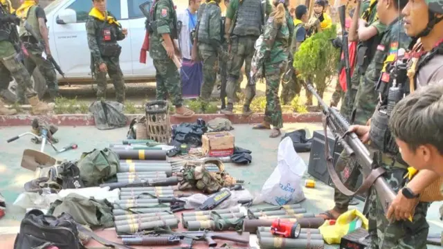 စခန်းသိမ်းအပြီးမှာ သိမ်းဆည်းမိတယ်ဆိုတဲ့လက်နက်ခဲယမ်းတွေ