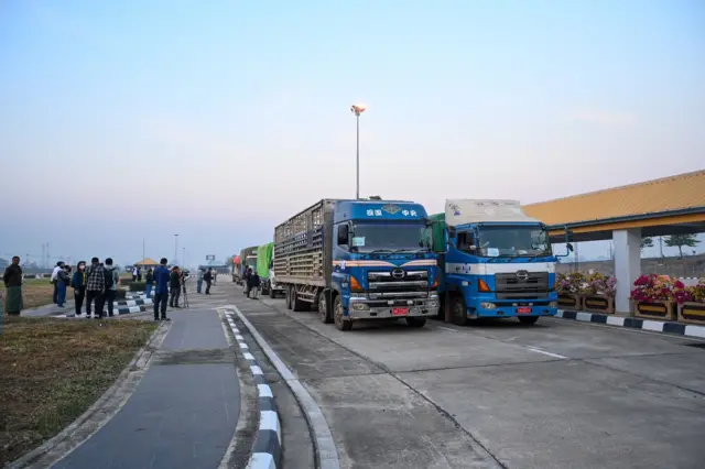 ရှေ့ပြေးအကူအညီတွေဟာ မဲဆောက်- မြဝတီကနေ တဆင့် ကရင်ပြည်နယ်ထဲကို ရောက်ရှိသွားပြီဖြစ်ပါတယ်