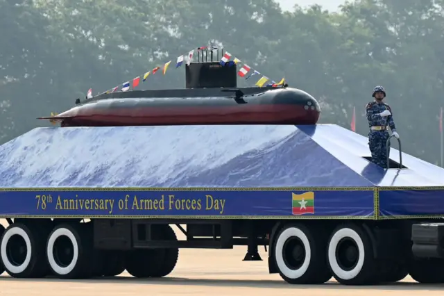 နေပြည်တော်မှာ မနှစ်တုန်းက ကျင်းပတဲ့ ၇၈ နှစ်မြောက် တပ်မတော်နေ့ စစ်ရေးပြပွဲ