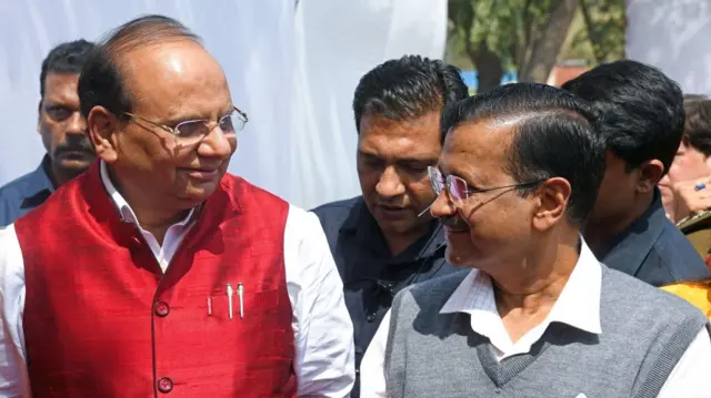 दिल्ली के उप-राज्यपाल विनय कुमार सक्सेना और मुख्यमंत्री अरविंद केजरीवाल