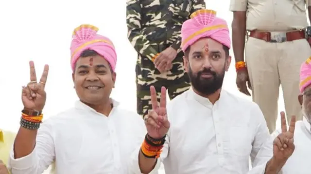 अरुण भारती के साथ चिराग पासवान