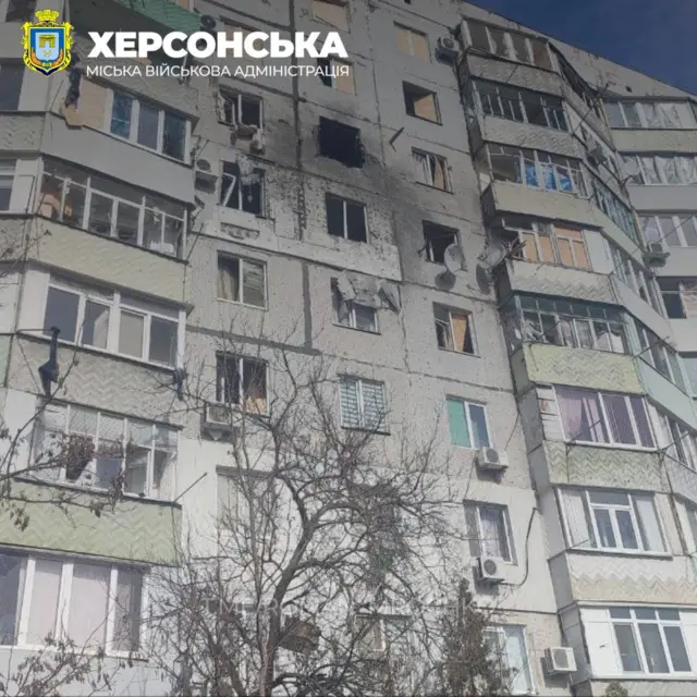 Повреждения многоэтажного дома в результате российского удара