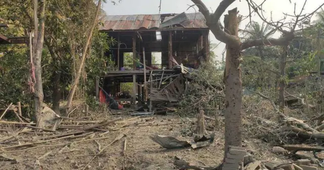 စစ်ကြောင်းထိုးခံရတဲ့ ကံထူးမရွာကျေးရွာနေအိမ်တစ်လုံး