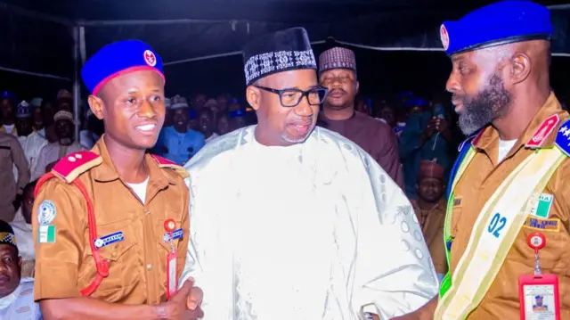 Gwamnan Bauchi da ɗan agaji