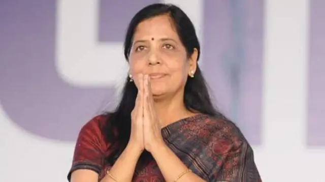 டெல்லி பேரணி: அரவிந்த் கேஜ்ரிவாலின் மனைவி பிரதமர் நரேந்திர மோதி குறித்துப் பேசியது என்ன?