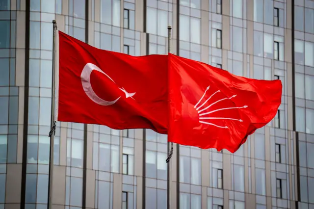 İlk sonuçlara göre Türkiye genelinde CHP yüzde 39,24 oy oranı ile önde