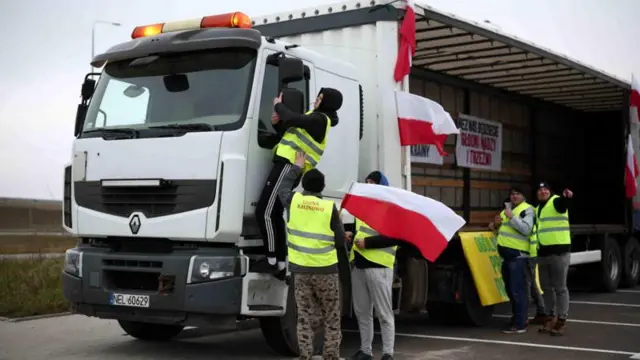 Водители польских грузовиков на границе с Украиной