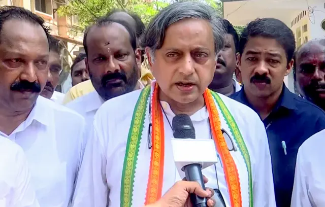 शशि थरूर