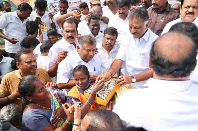 ஓபிஎஸ்