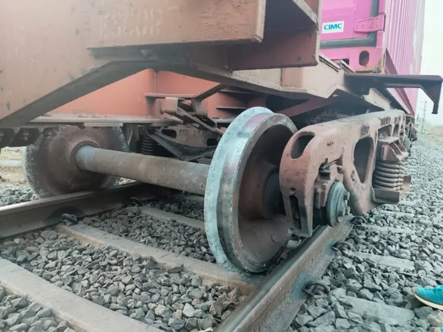 வாணியம்பாடி அருகே ரயில் தடம் புரண்டது