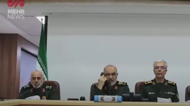 ويظهر بالفيديو القائد العام لحرس الثورة الإسلامية اللواء حسين سلامي يتحدث هاتفياً باللغة الفارسية يعلن بدء العملية