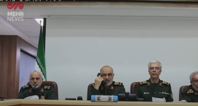 ويظهر بالفيديو القائد العام لحرس الثورة الإسلامية اللواء حسين سلامي يتحدث هاتفيًا باللغة الفارسية يعلن بدء العملية