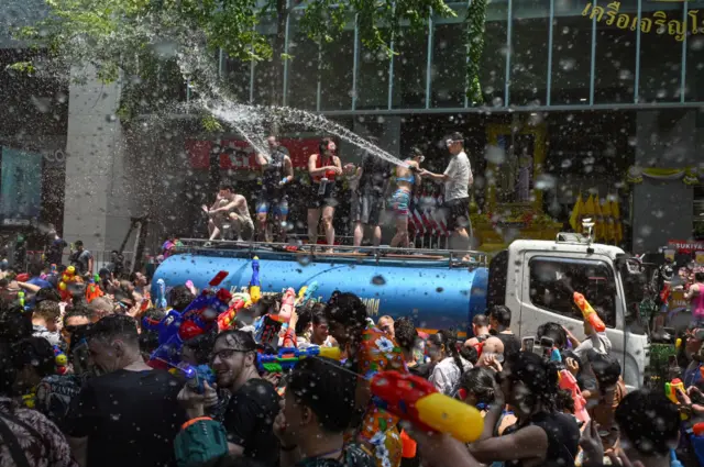 ဆုန်ခရမ် ထိုင်းသင်္ကြန်အတွင်း သေဆုံးသူ ၂၀၆ ဦးရှိလာ