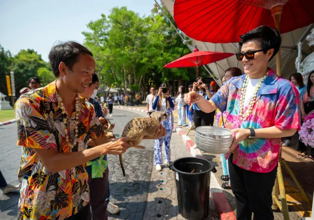 ချင်းမိုင် ဆာဖာရီမှာပြုလုပ်တဲ့ ဆုန်ခရမ်သင်္ကြန်