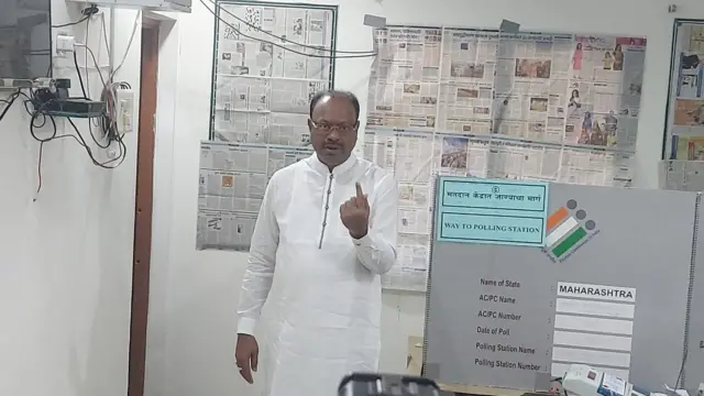 चंद्रशेखर बावनकुळेंनी बजावला मतदानाचा अधिकार