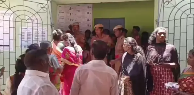 சென்னை வாக்குச்சாவடியில் சர்ச்சை