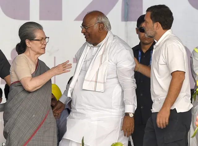 सोनिया गांधी, मल्लिकार्जुन खड़गे और राहुल गांधी