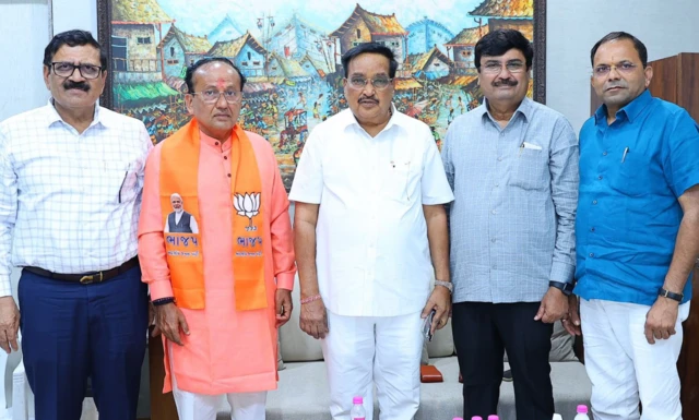 अन्य दलों के उम्मीदवारों के पर्चा वापस लेने के बाद बीजेपी ने अपने उम्मीदवार की निर्विरोध जीत का दावा किया है