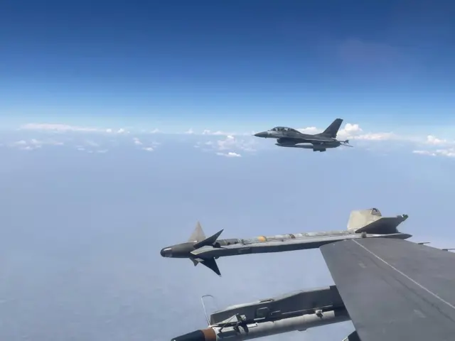 ဧပြီလ ၂၁ ရက်နေ့တုန်းက ကင်းလှည့်နေတဲ့ထိုင်းလေတပ် တိုက်လေယာဥ်တွေ