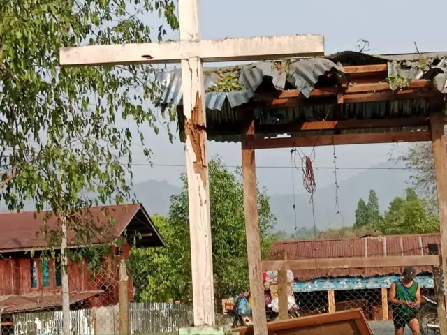 ဧပြီ ၂၂ရက် လေကြောင်းတိုက်ခိုက်မှုကြောင့် ပျက်စီးသွားတဲ့ မိုးမောက်မြို့တစ်နေရာ