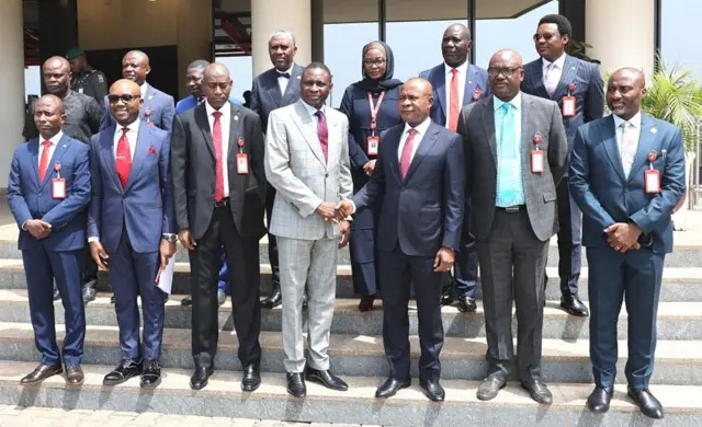 Gọvanọ Enugu Steeti na onye isi ụlọọrụ EFCC, Ola Olukoyede