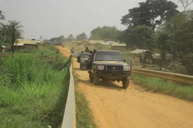 Watu wanaoshukiwa kuwa waasi wa ADF walichoma nyumba wakati wa shambulio hilo (picha ya maktaba)