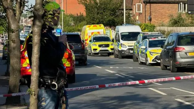 लंदन में तलवार से हमला