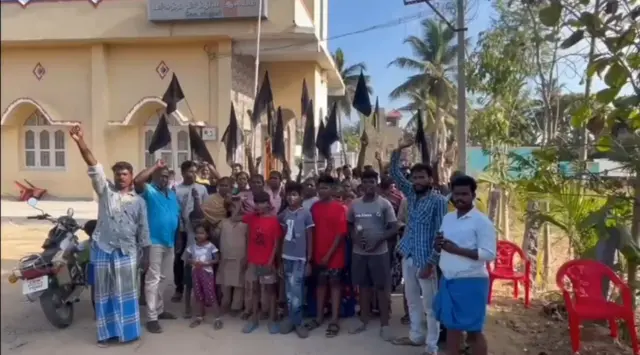 வேலூர்: சுடுகாட்டிற்கு பாதை கோரும் கிராம மக்கள் – மக்களவைத் தேர்தலை புறக்கணிக்க முடிவு