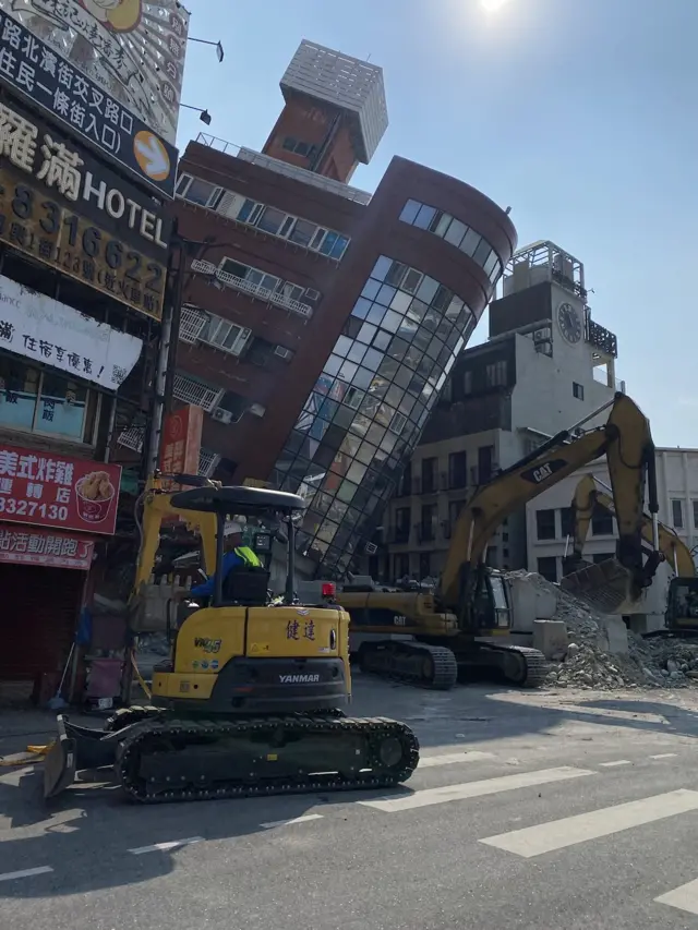 BBC中文記者張友慈已抵達花蓮災區現場。