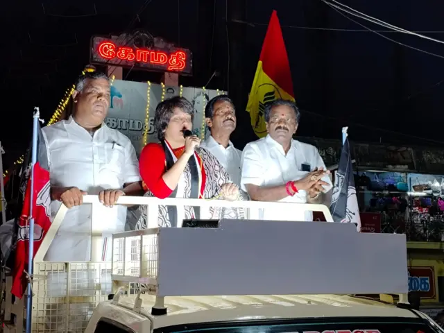 “தமிழக தேர்தல் களத்தில் பாஜக போட்டியிலேயே இல்லை”  - காயத்ரி ரகுராம்