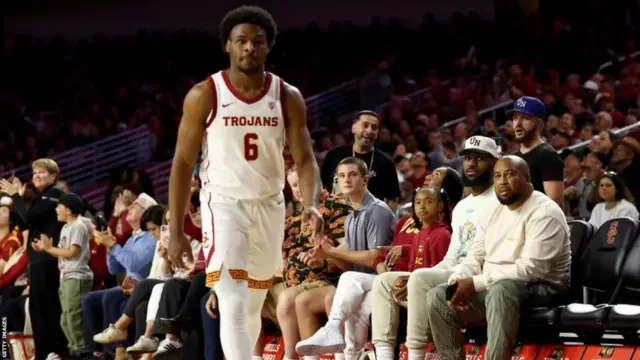 Bronny ndiye mtoto mkubwa kati ya watoto watatu wa LeBron James