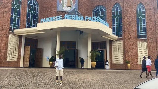 Uyu munsi wahuriranye no ku cyumweru, kuri Kiliziya yo ku Kimironko i Kigali abantu bemerewe kujya muri misa yabaye mu gitondo kare