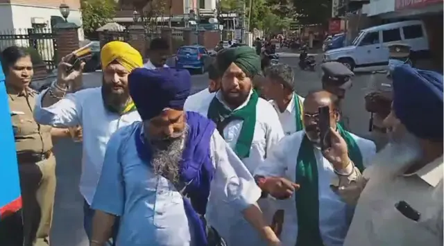 மோதி உருவபொம்மையை எரிக்க முயற்சி