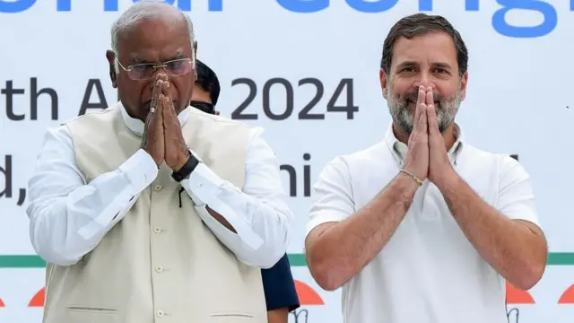 कांग्रेस अध्यक्ष मल्लिकार्जुन खड़गे के साथ राहुल गांधी