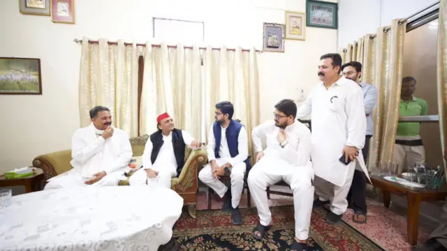 अखिलेश यादव