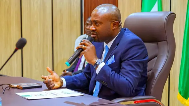 Hon. Olubunmi Tunji-Ojo, minista na-ahụ maka ihe na-eme n'ime obodo